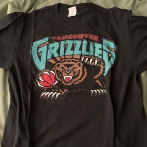 Vancouver/Memphis Grizzlies throwback t shirt. Size large.